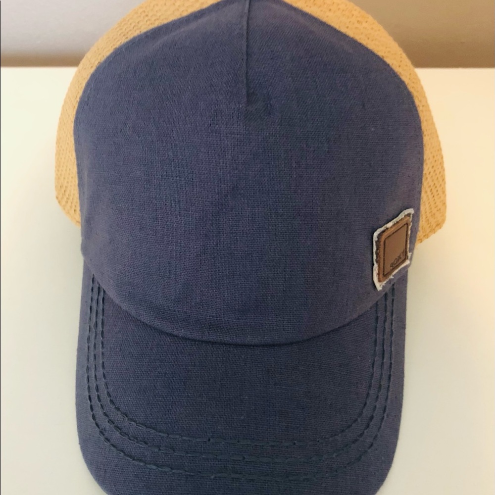 Roxy Women’s Incognito Trucker Hat